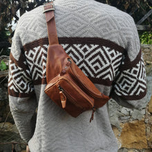 Carica l'immagine nel visualizzatore di Gallery, Marsupio Piccolo